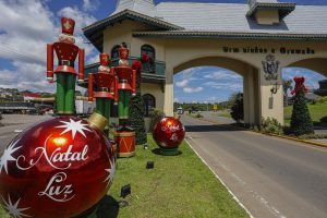 Gramado já está sendo decorada para o 36º Natal Luz - Portal Leouve